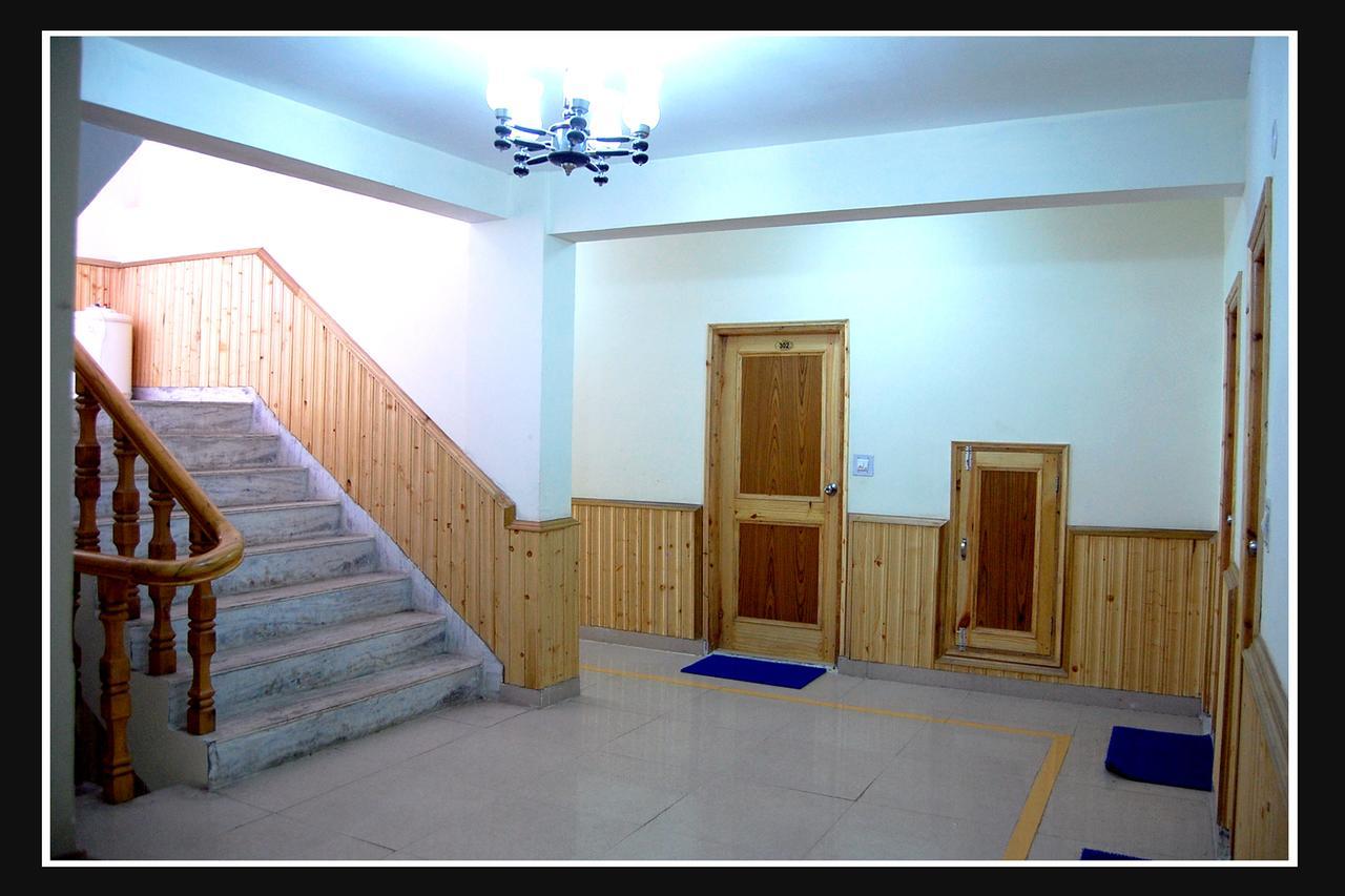 Hotel Nitesh Manāli Dış mekan fotoğraf